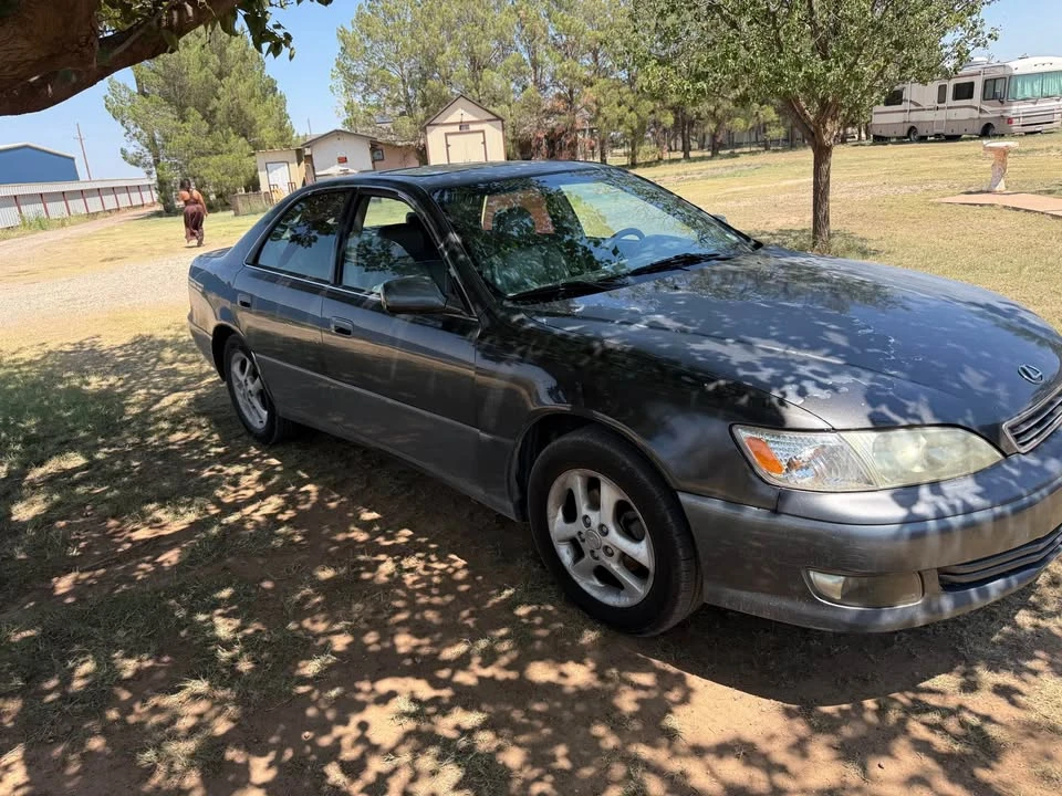 2000 Lexus ES 3rd Gen - Image 2 of 9