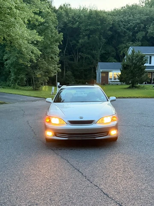 2000 Lexus ES 3rd Gen - Image 2 of 13