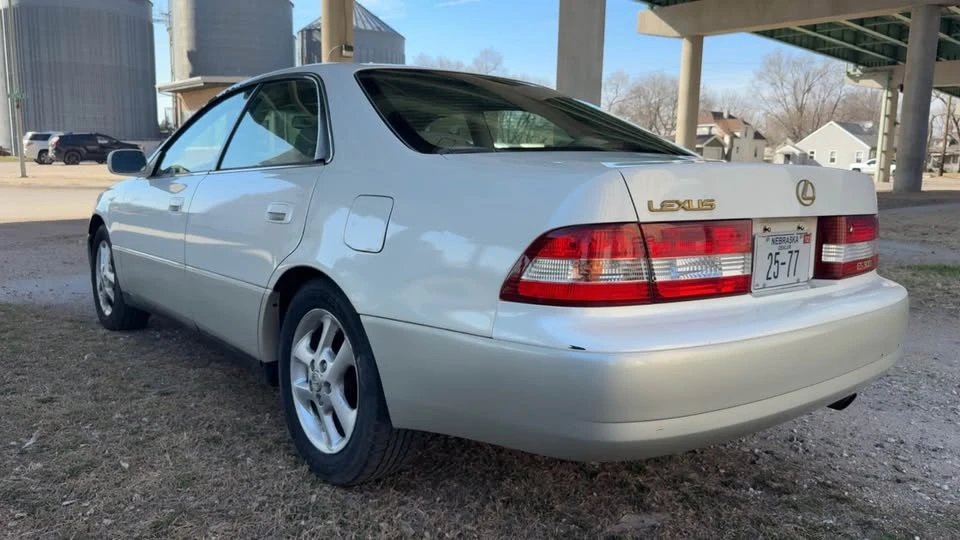 2000 Lexus ES 3rd Gen - Image 7 of 15