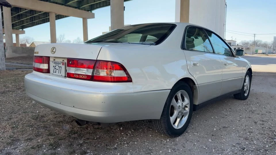 2000 Lexus ES 3rd Gen - Image 5 of 15