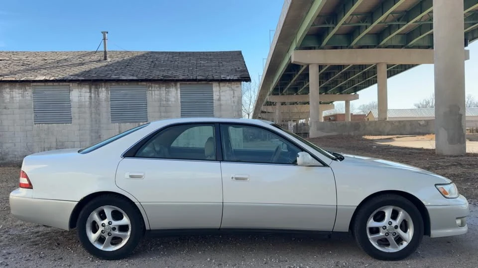 2000 Lexus ES 3rd Gen - Image 4 of 15