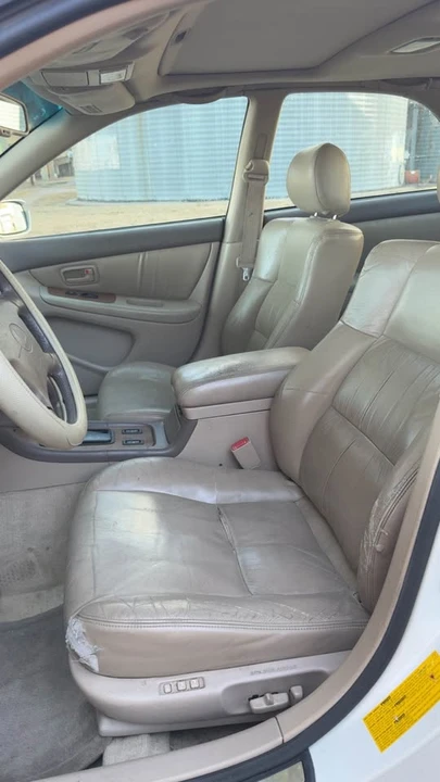 2000 Lexus ES 3rd Gen - Image 9 of 15