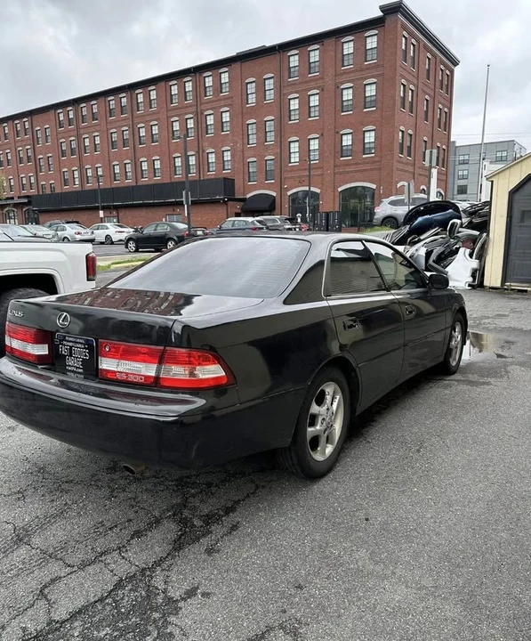 2000 Lexus ES 3rd Gen - Image 2 of 4