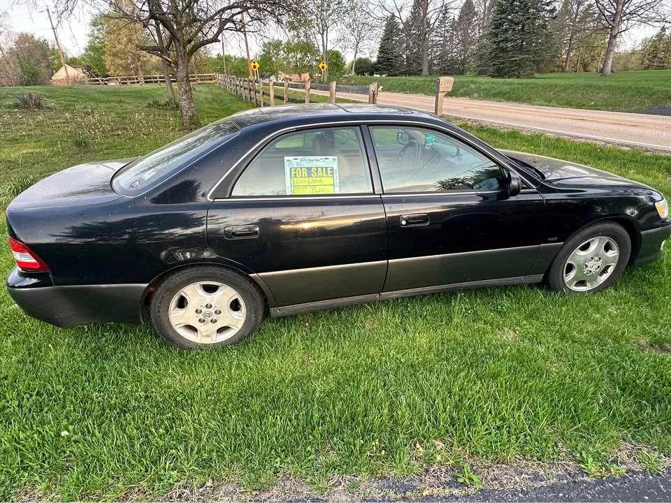 2000 Lexus ES 3rd Gen - Image 2 of 10