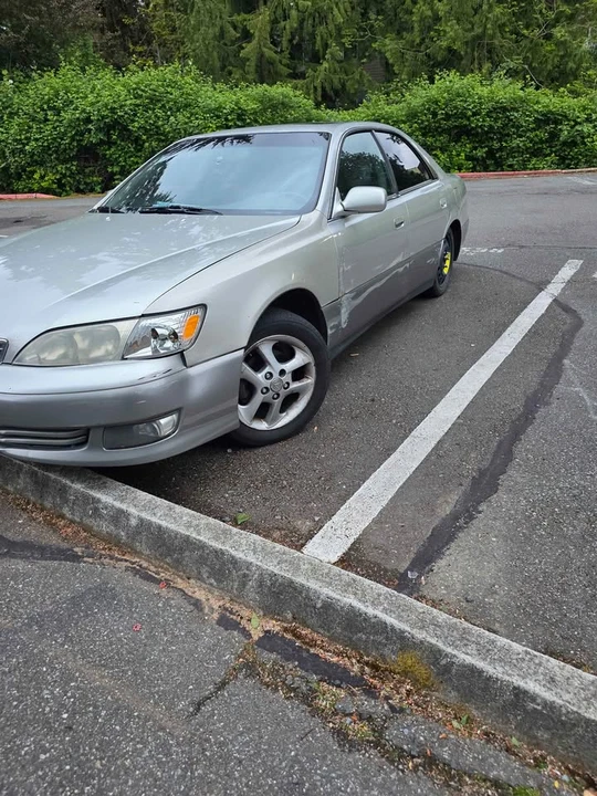 2000 Lexus ES 3rd Gen - Image 2 of 4
