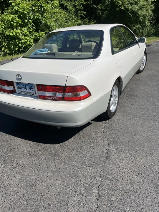 2000 Lexus ES 3rd Gen - Image 4 of 4