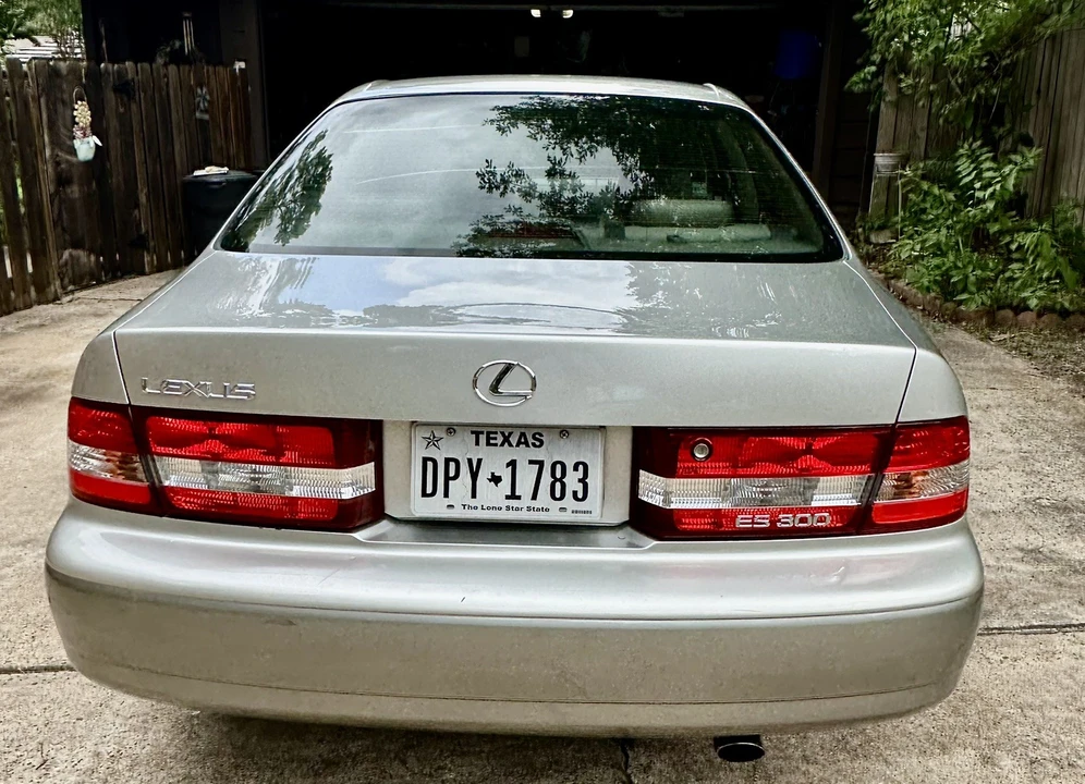 2000 Lexus ES 3rd Gen - Image 2 of 17
