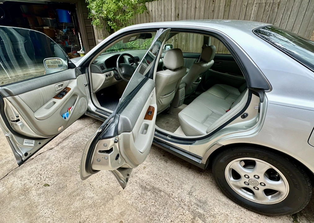 2000 Lexus ES 3rd Gen - Image 13 of 17