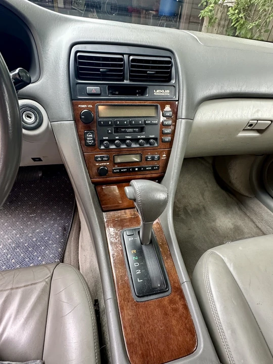2000 Lexus ES 3rd Gen - Image 10 of 17