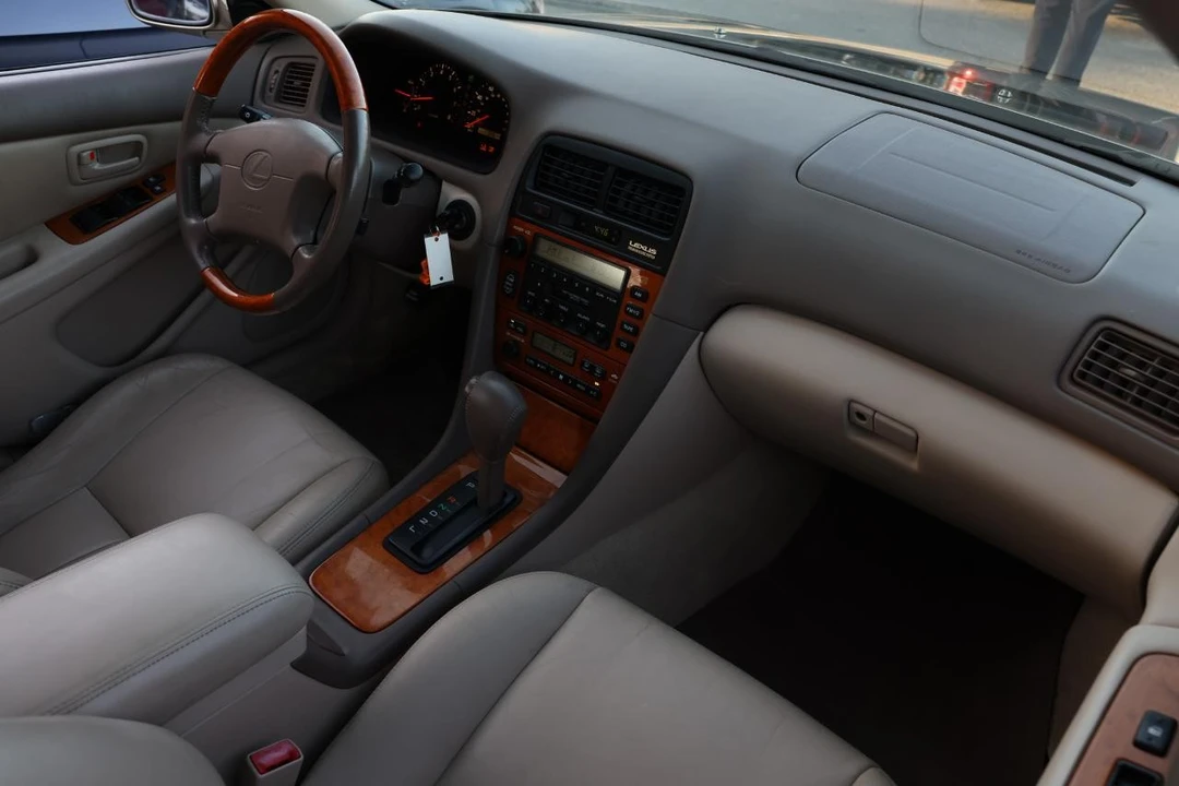 2000 Lexus ES 3rd Gen - Image 18 of 21