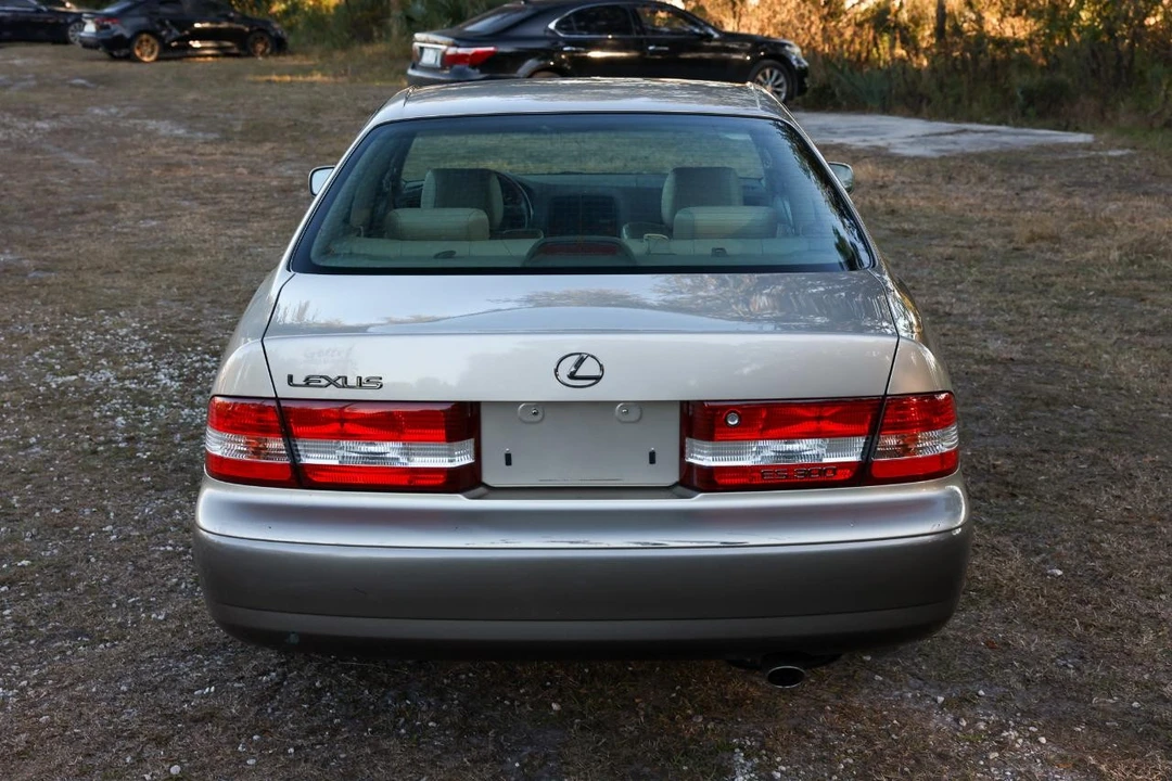 2000 Lexus ES 3rd Gen - Image 9 of 21