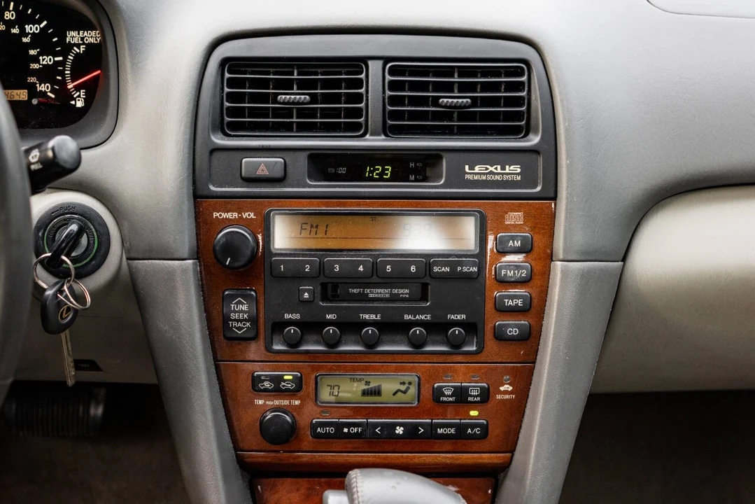2000 Lexus ES 3rd Gen - Image 15 of 21