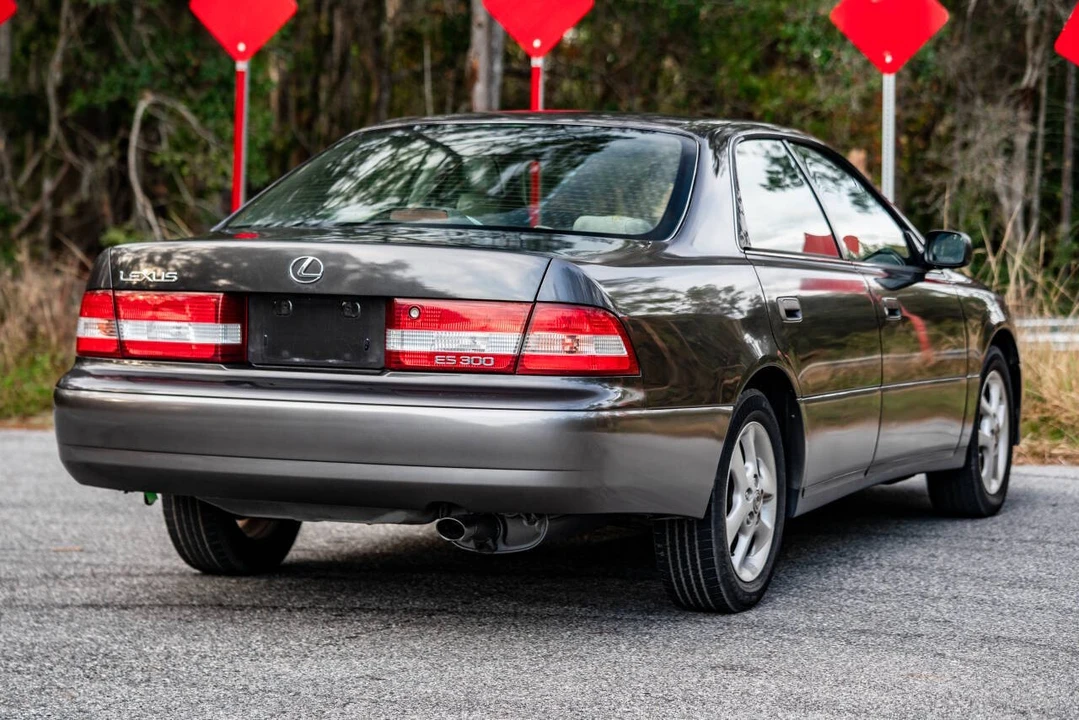 2000 Lexus ES 3rd Gen - Image 5 of 21