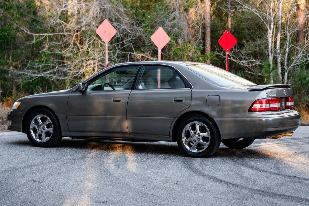 2000 Lexus ES 3rd Gen - Image 2 of 21