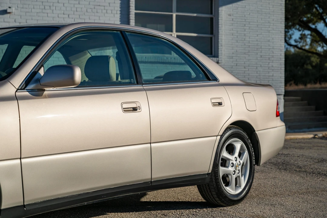 2000 Lexus ES 2nd Gen - Image 17 of 31