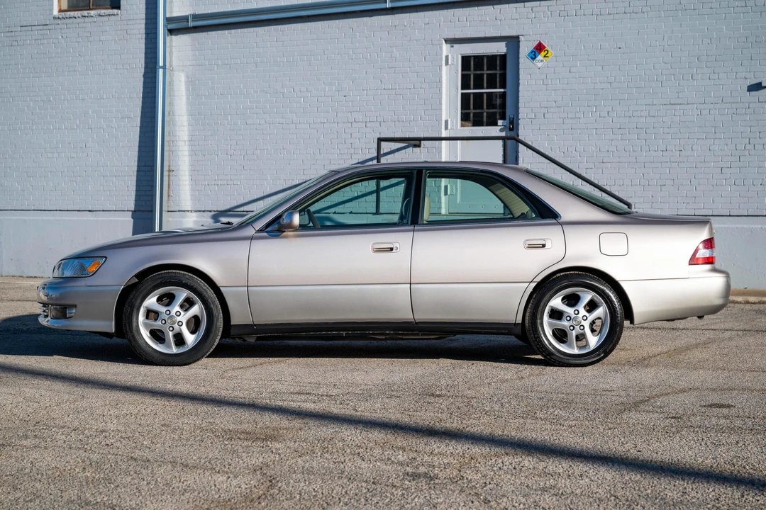 2000 Lexus ES 2nd Gen - Image 5 of 31