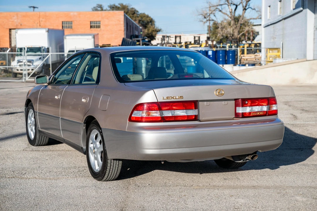 2000 Lexus ES 2nd Gen - Image 8 of 31