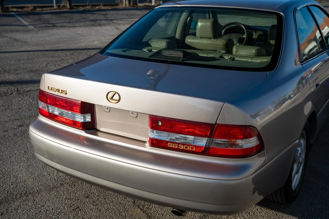 2000 Lexus ES 2nd Gen - Image 28 of 31