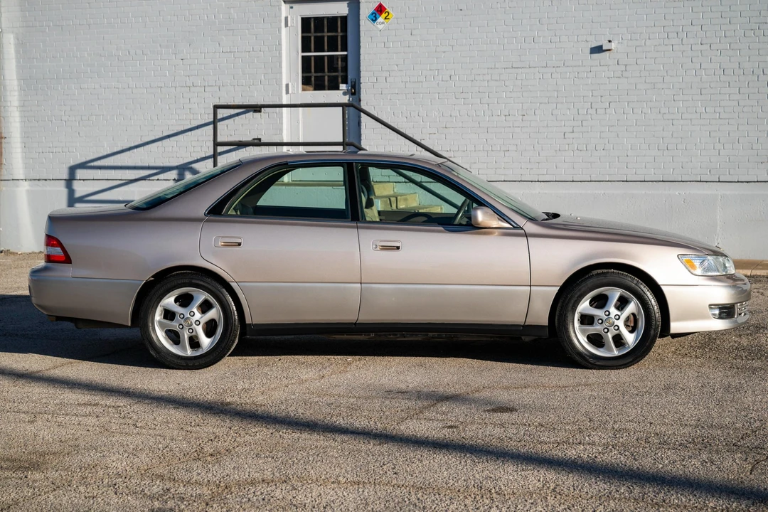 2000 Lexus ES 2nd Gen - Image 13 of 31