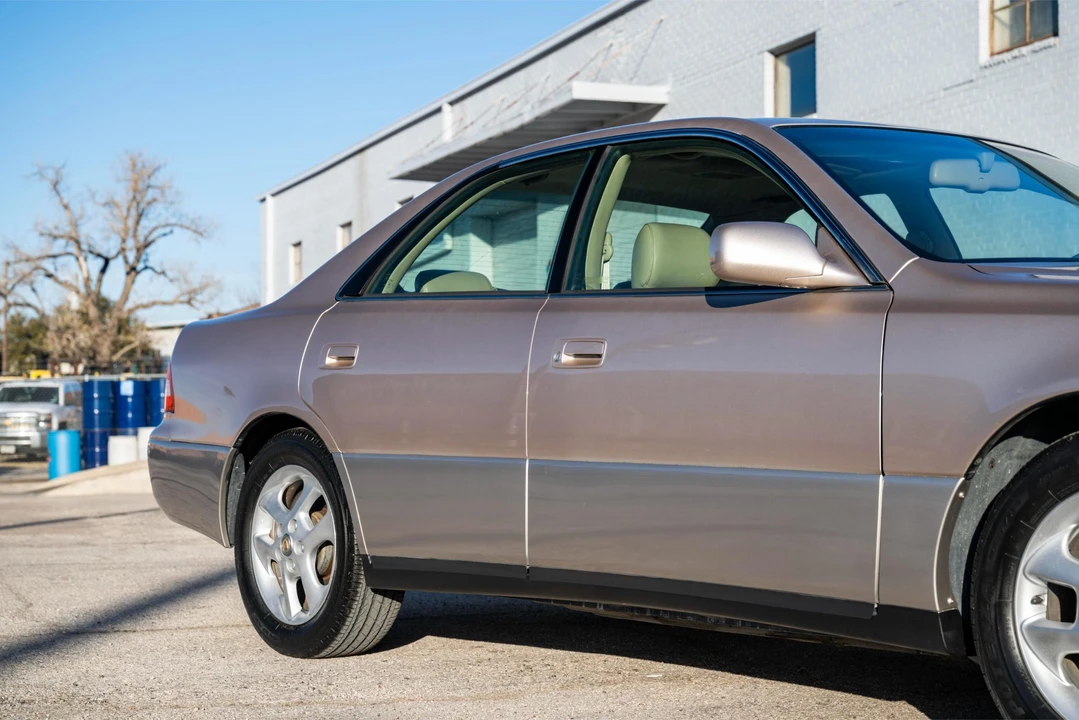 2000 Lexus ES 2nd Gen - Image 23 of 31
