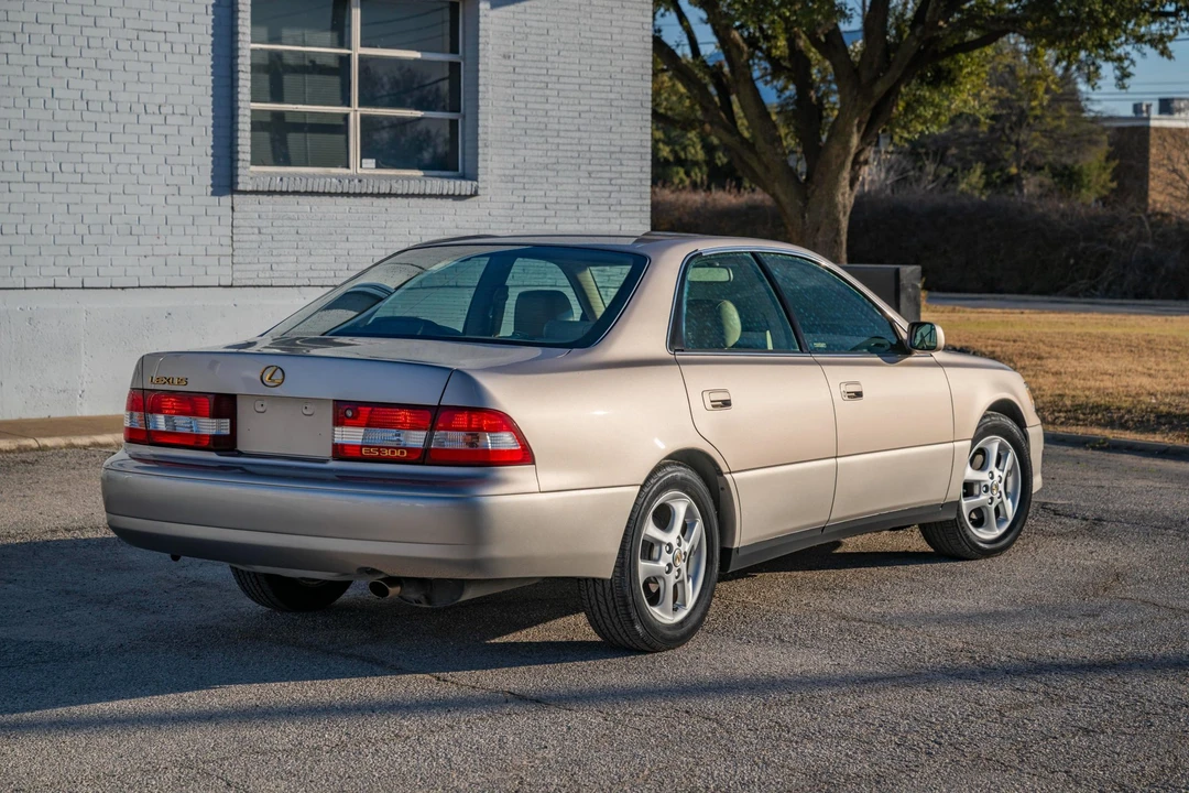 2000 Lexus ES 2nd Gen - Image 11 of 31