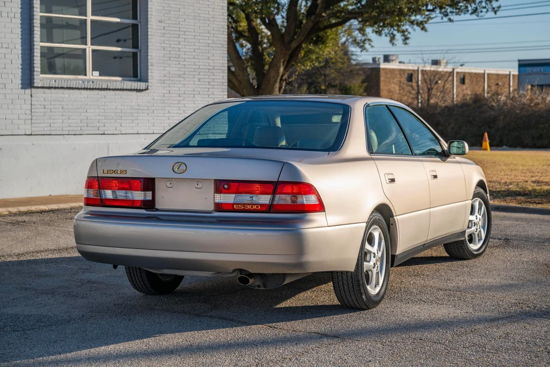 2000 Lexus ES 2nd Gen - Image 10 of 31