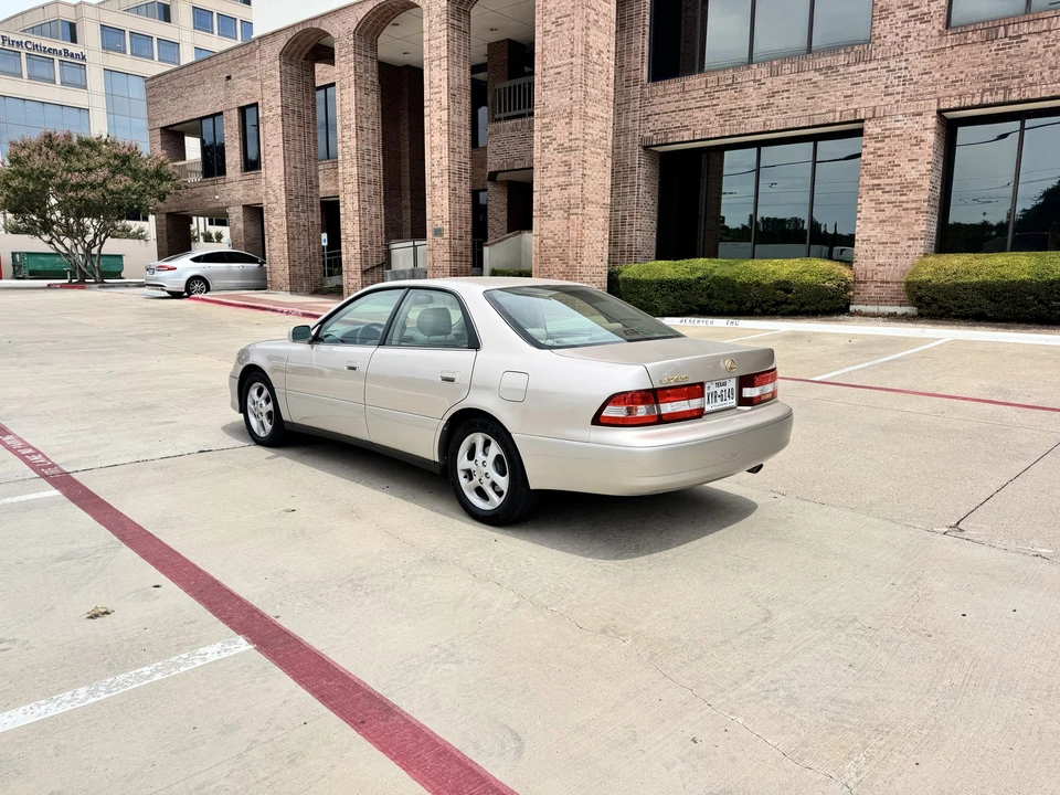 2000 Lexus ES 3rd Gen - Image 25 of 31