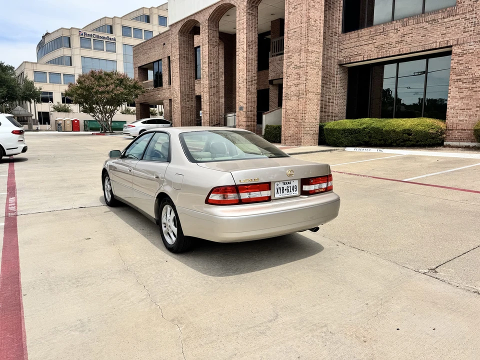 2000 Lexus ES 3rd Gen - Image 24 of 31