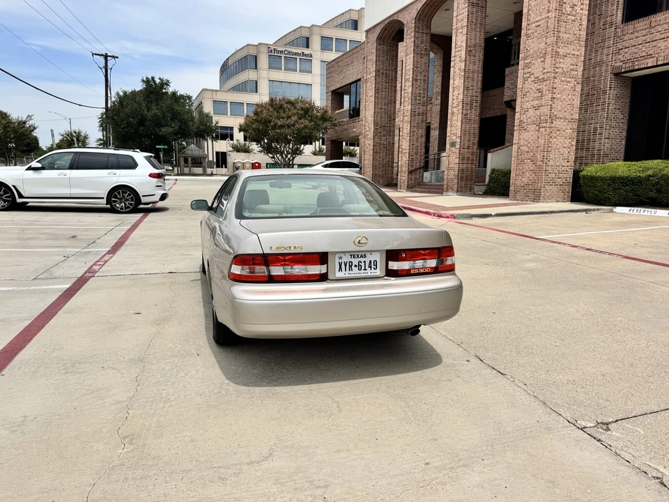 2000 Lexus ES 3rd Gen - Image 23 of 31