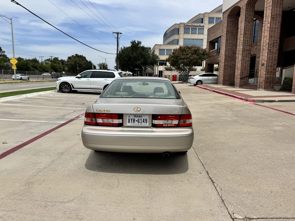 2000 Lexus ES 3rd Gen - Image 22 of 31