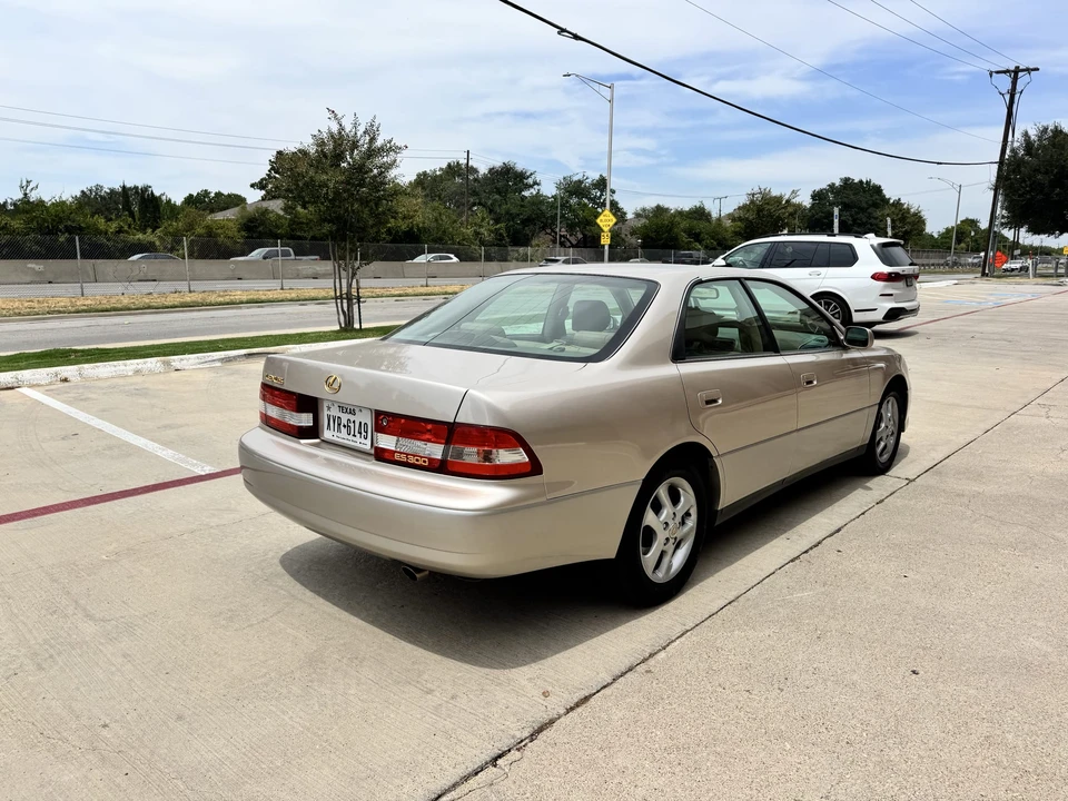 2000 Lexus ES 3rd Gen - Image 20 of 31