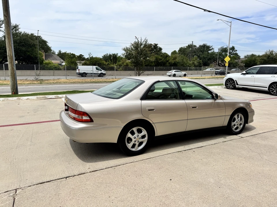 2000 Lexus ES 3rd Gen - Image 19 of 31