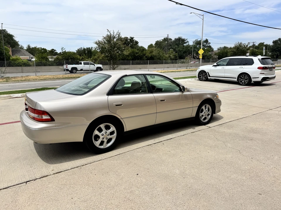 2000 Lexus ES 3rd Gen - Image 17 of 31