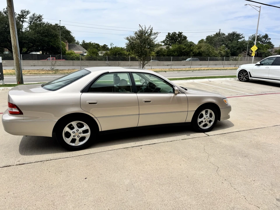 2000 Lexus ES 3rd Gen - Image 16 of 31
