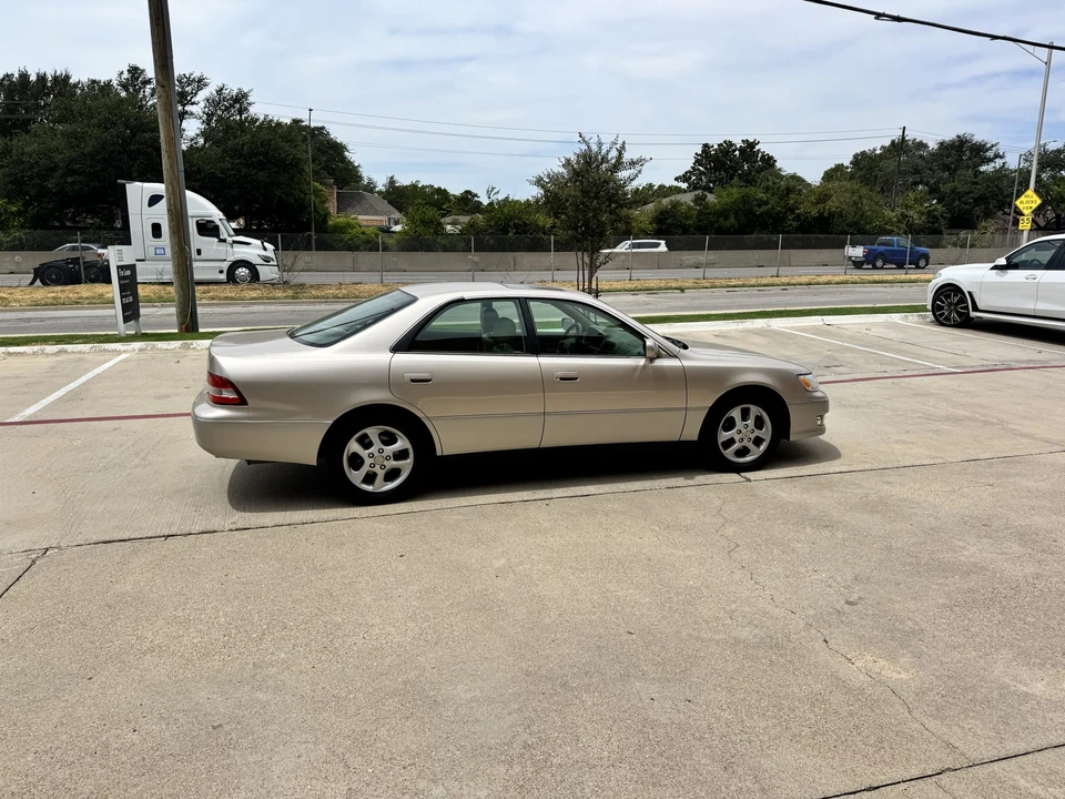 2000 Lexus ES 3rd Gen - Image 15 of 31