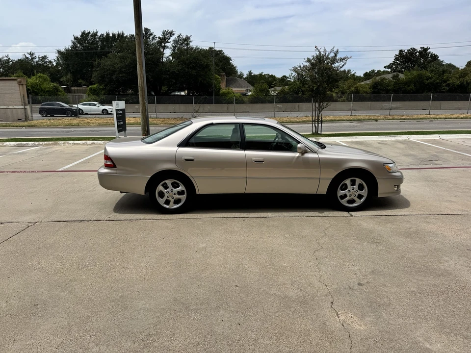 2000 Lexus ES 3rd Gen - Image 14 of 31