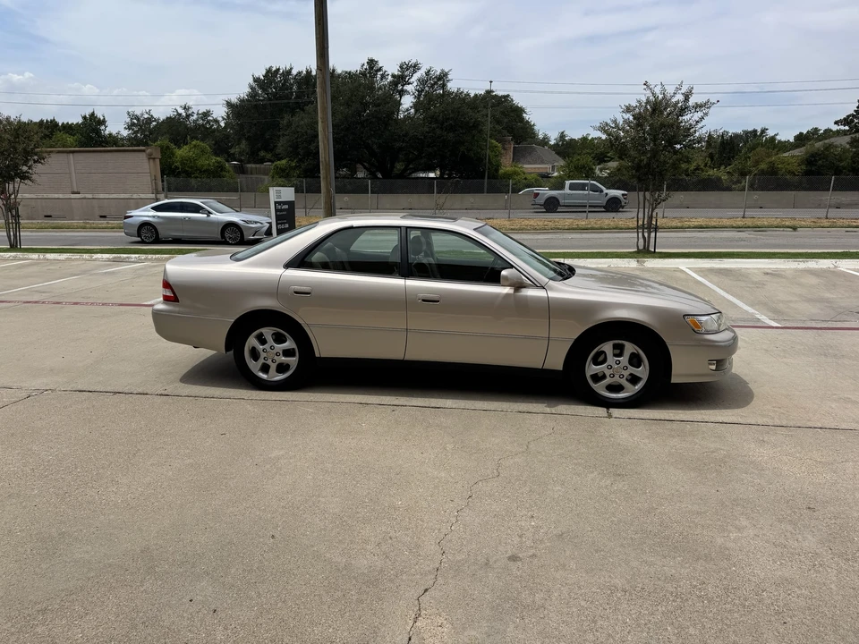 2000 Lexus ES 3rd Gen - Image 13 of 31