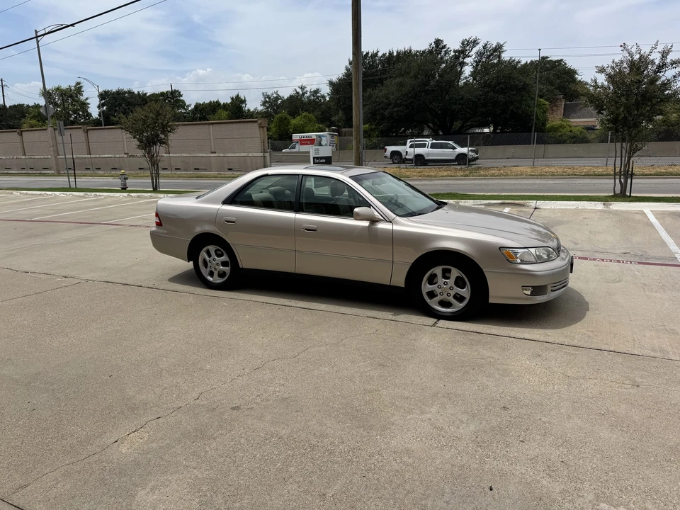 2000 Lexus ES 3rd Gen - Image 12 of 31