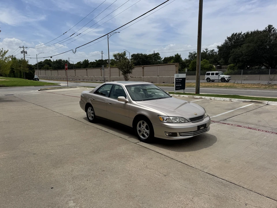 2000 Lexus ES 3rd Gen - Image 10 of 31