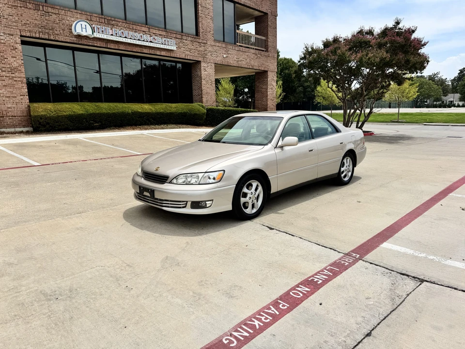 2000 Lexus ES 3rd Gen - Image 4 of 31