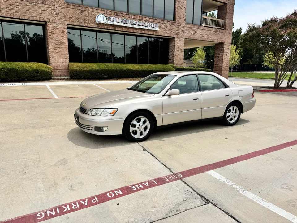 2000 Lexus ES 3rd Gen - Image 3 of 31
