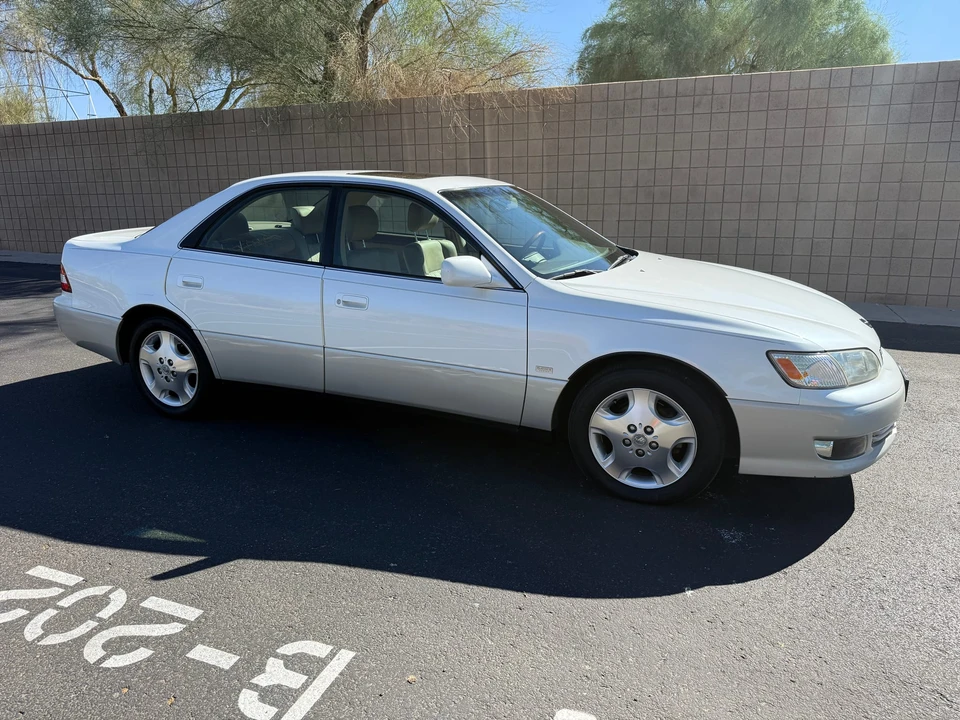 2000 Lexus ES 3rd Gen - Image 9 of 31