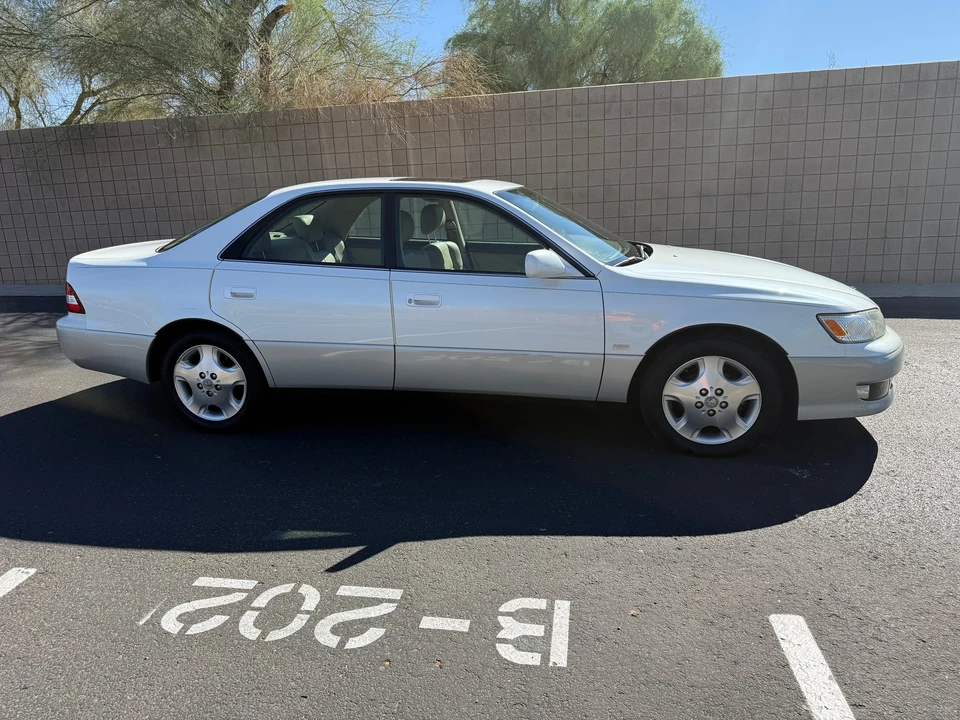 2000 Lexus ES 3rd Gen - Image 10 of 31