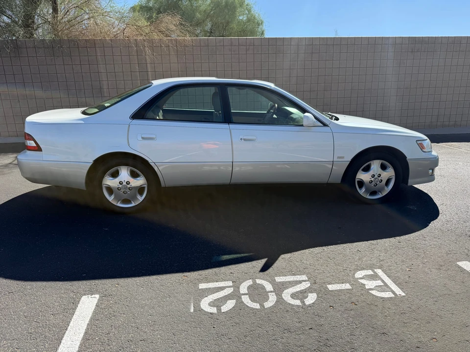 2000 Lexus ES 3rd Gen - Image 11 of 31