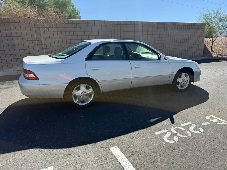 2000 Lexus ES 3rd Gen - Image 12 of 31
