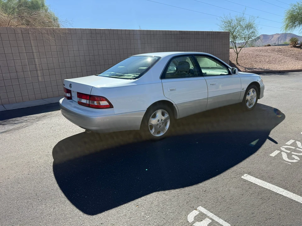 2000 Lexus ES 3rd Gen - Image 13 of 31