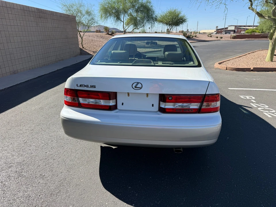 2000 Lexus ES 3rd Gen - Image 16 of 31
