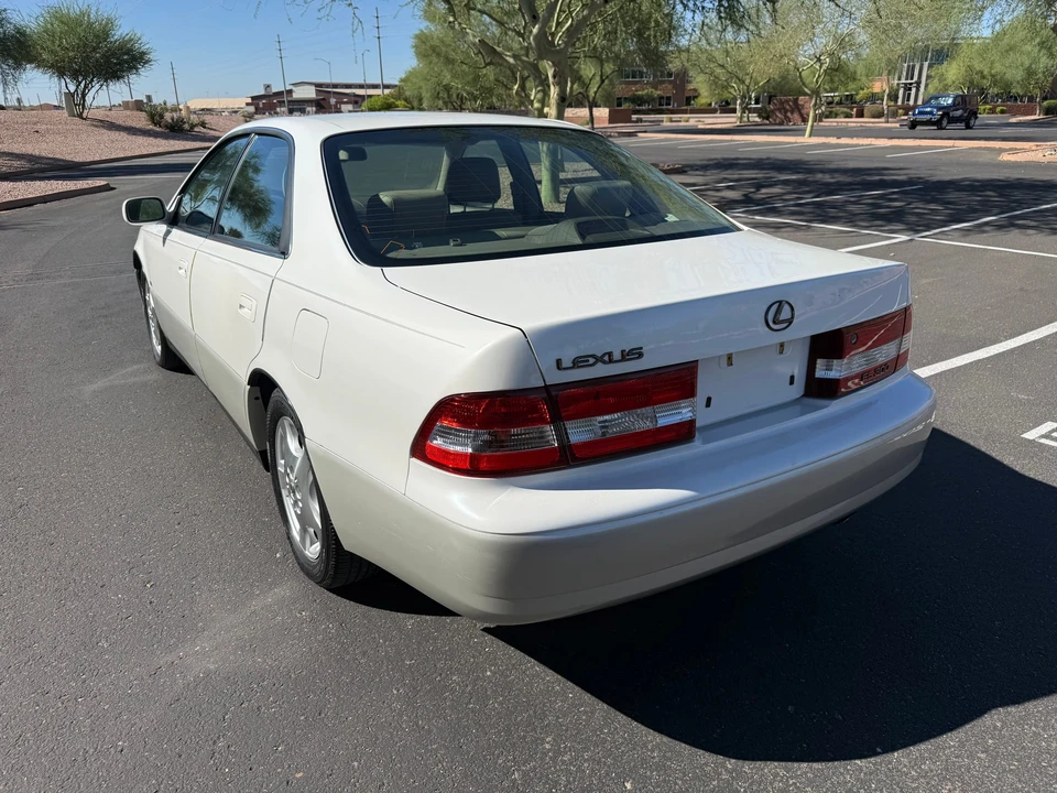 2000 Lexus ES 3rd Gen - Image 17 of 31
