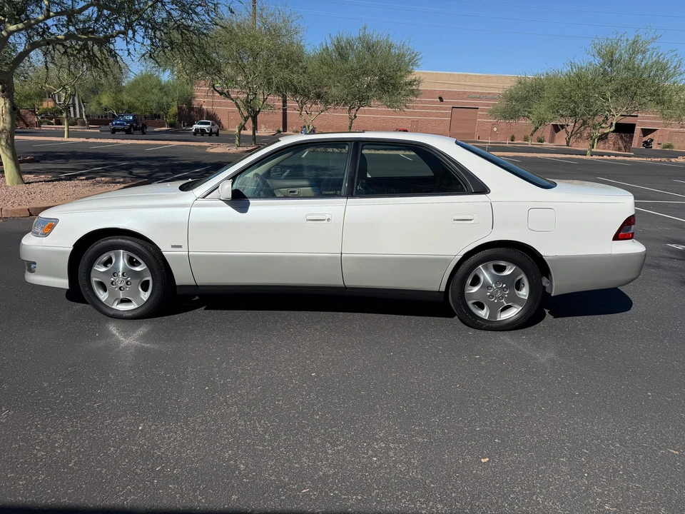 2000 Lexus ES 3rd Gen - Image 21 of 31