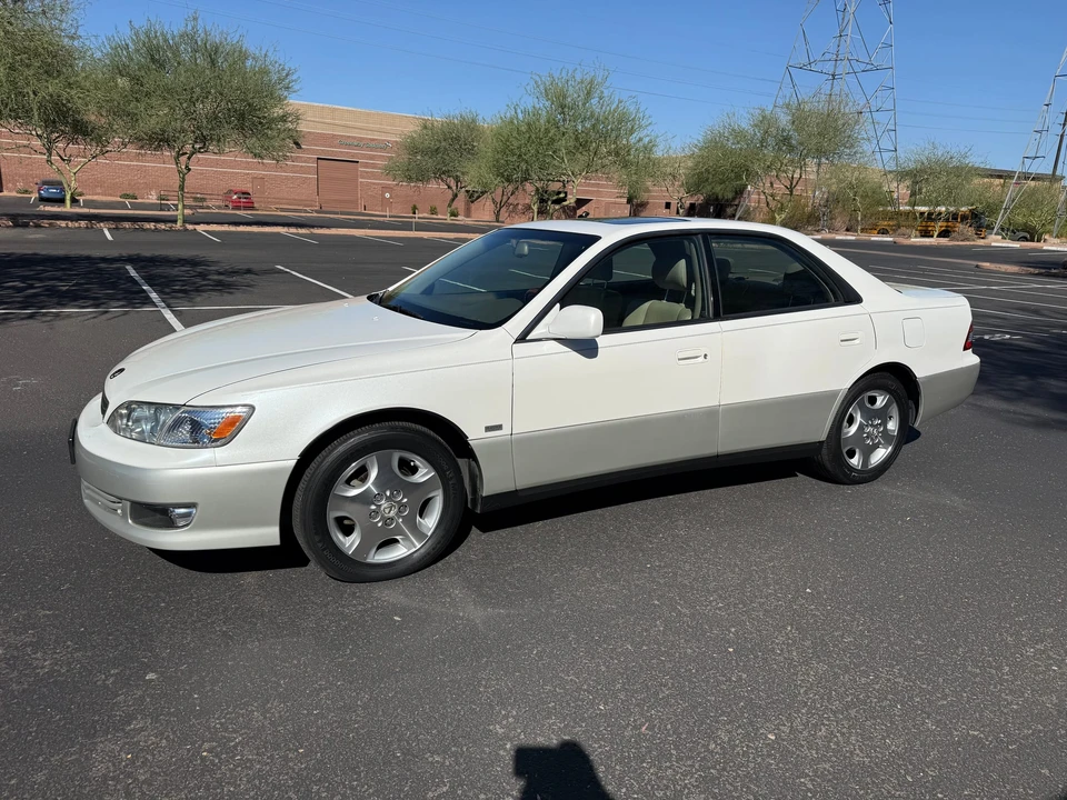 2000 Lexus ES 3rd Gen - Image 2 of 31